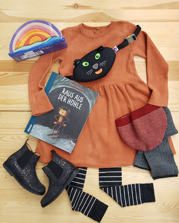 Kidsoutfit: Kürbisorange trifft Pechschwarz