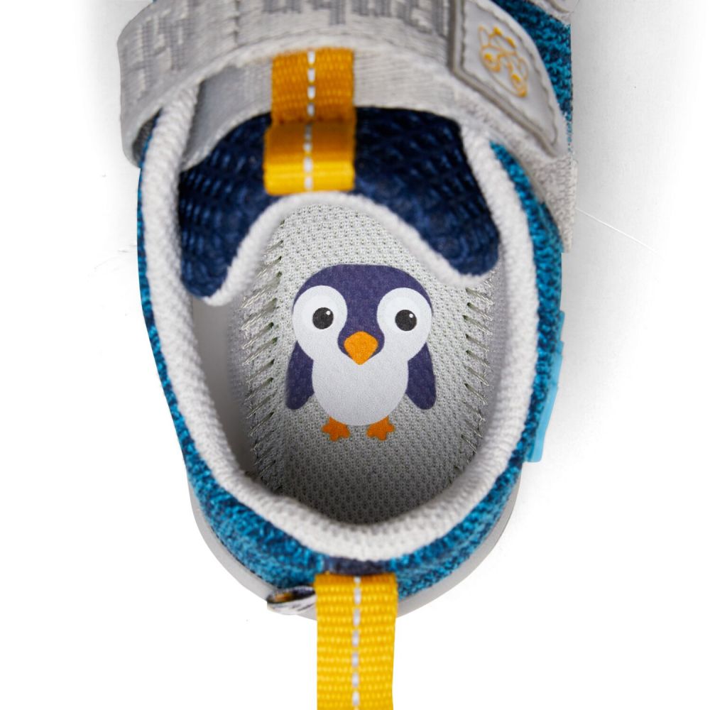 Sneaker Knit Penguin