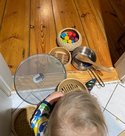 Kochen Spielen mit Holz spielzeugen