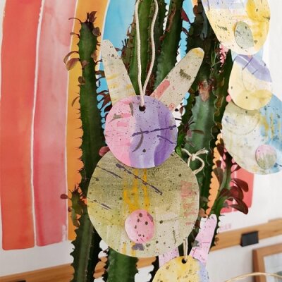 Süße Hasen &amp;amp; Einfaches DIY mit Kind zu Ostern - Ostern: Basteln mit Kindern - Hug + Grow Magazin