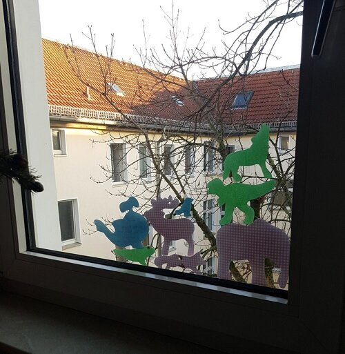 Holztiger Vorlagen am Fenster
