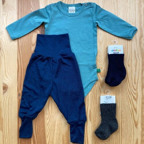Wolliges Outfit für Babys
