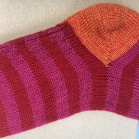 Ringelsocke Wolle himbeer-rot-mango