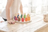 Jahreskalender mit 12 Nins Figuren Regenbogen