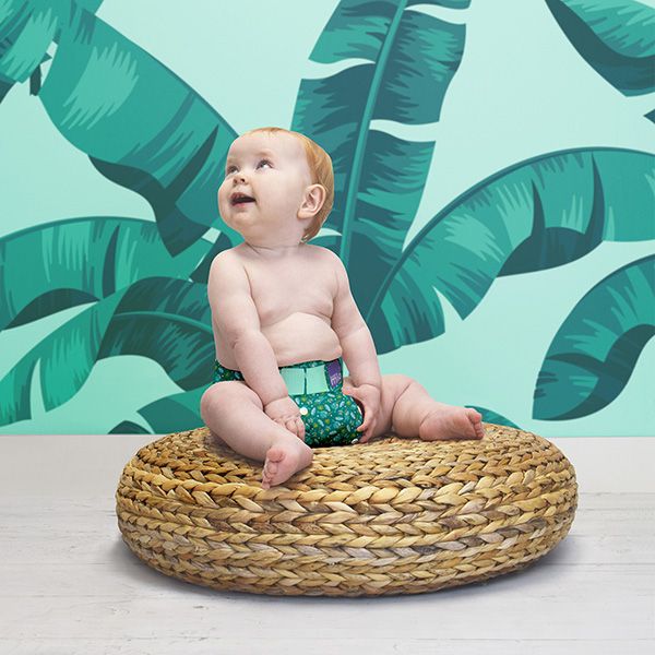 Baby mit Stoffwindeln von Bambino Mio