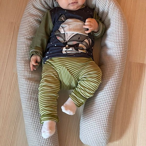 Baby in Nestchen mit Wolle Seide Hose von Cosilana