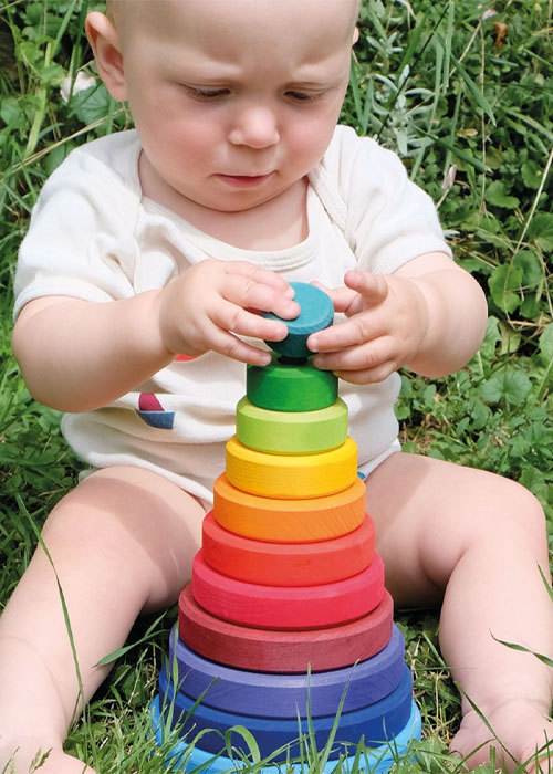 Babys spielen besonders gerne mit Stapeltürme