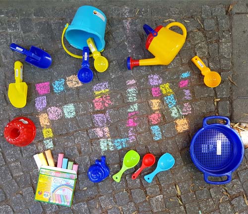 Grosse Auswahl an Spielzeug für den Sandkasten